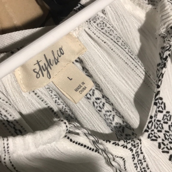 Patterned Blouse - Picture 3 of 3